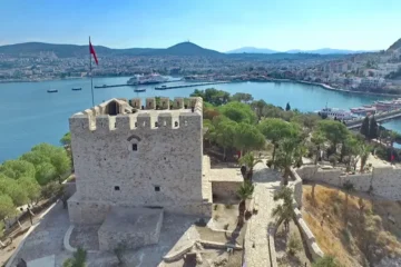 Güvercinada Kalesi – Kuşadası’nın Gezi Simgesi